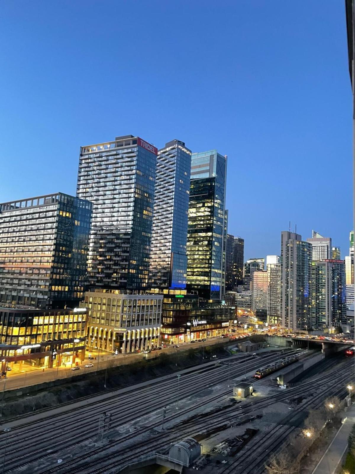 City Center Suites Toronto Exterior photo